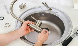 Jak wymienić kran w kuchni - proste kroki, które musisz znać