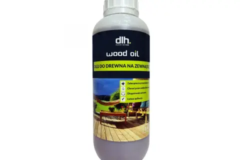 Olej do impregnacji drewna na zewnątrz DLH Wood Oil. Chroni drewno tarasowe przed plamami i wilgocią, zapewniając długotrwałą ochronę.