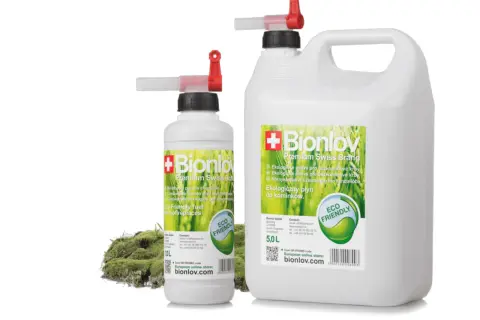 Dwa opakowania ekologicznego paliwa do biokominka Bionlov, jedno 10L, drugie 5L, z zielonym logo "Eco Friendly".