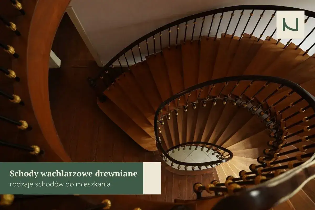 Eleganckie schody wachlarzowe z drewna, wijące się w górę, z ozdobną balustradą.