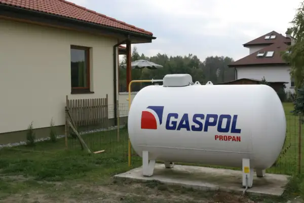 Duży zbiornik na gaz propan marki GASPOL. Sprawdź aktualną cenę gazu propan dla Twojego domu.